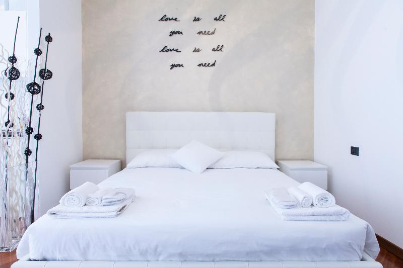 Hemeras Boutique Homes - Design Apartments In Milan Center ภายนอก รูปภาพ