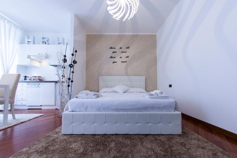 Hemeras Boutique Homes - Design Apartments In Milan Center ภายนอก รูปภาพ